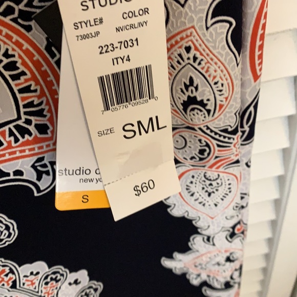 Beautiful short dress - Picture 6 of 6